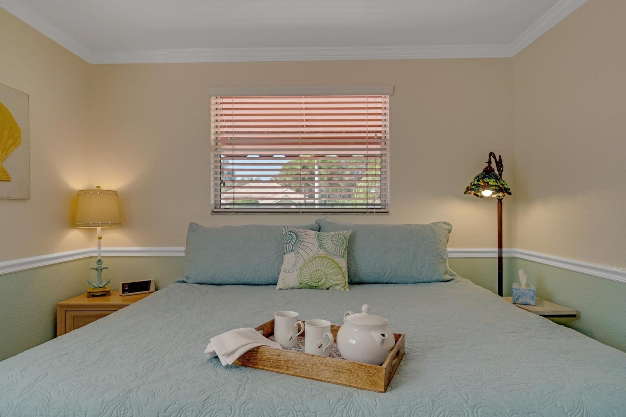 Banyan House Vacation Rentals Venice Room photo