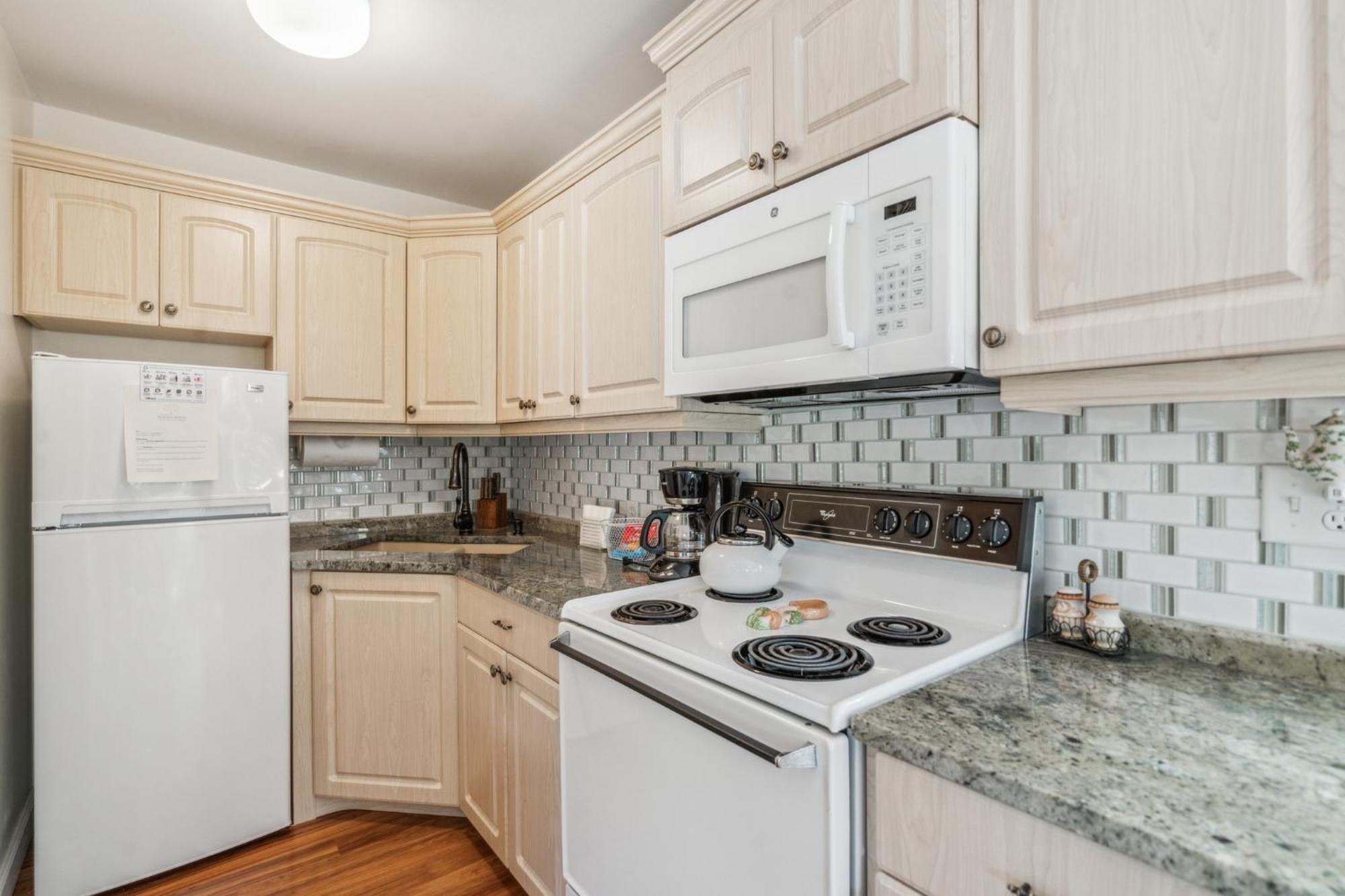 Banyan House Vacation Rentals Venice Room photo